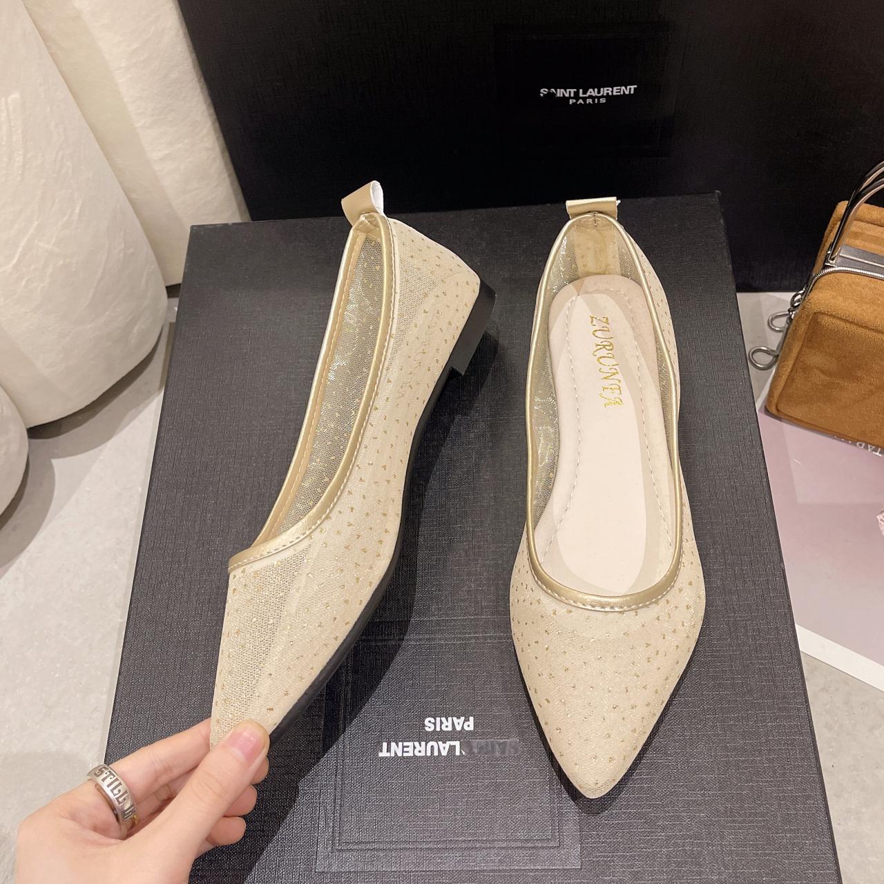 Модные женские туфли на плоской подошве с сетчатым дизайном и платформой 2024 года с острым носком, повседневная летняя обувь в горошек с вентиляцией 35
Модные женские туфли на плоской подошве с сетчатым дизайном и платформой 2024 года с острым носком, повседневная летняя обувь в горошек с вентиляцией 35