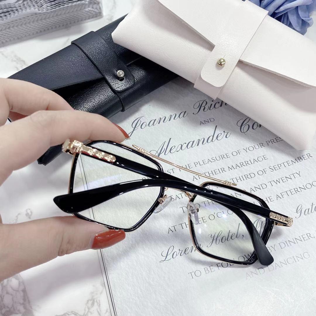 Trendy Double-Bridge Glasses: Retro Ultralight Metal Frame, Anti-Blue Light. No Degree Anti-Blue Light
Trendy Double-Bridge Glasses: Retro Ultralight Metal Frame, Anti-Blue Light. No Degree Anti-Blue Light