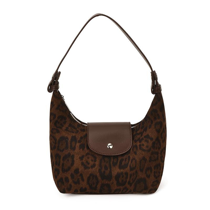 Autumn Winter Women s Large Capaci Retro Suede Velvet Armpit Bag Simple Retro Single oulder Bag Crossbody Bag Versatile Handbag
Autumn Winter Women s Large Capaci Retro Suede Velvet Armpit Bag Simple Retro Single oulder Bag Crossbody Bag Versatile Handbag