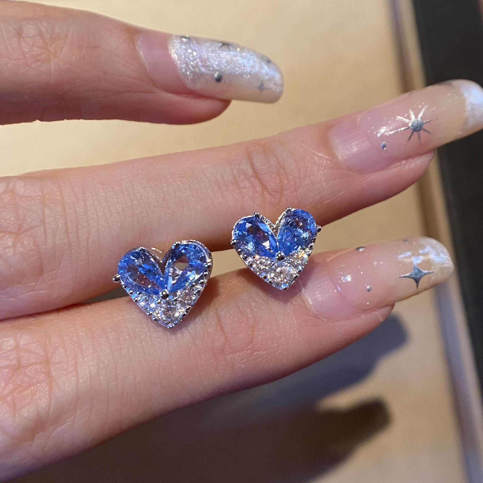 Color Zirconium Blue Diamond Love Stud Earrings Simple High-end Sweet and Cool Niche Fashion Earrings Personalized Heart Earrings Women 2026
Color Zirconium Blue Diamond Love Stud Earrings Simple High-end Sweet and Cool Niche Fashion Earrings Personalized Heart Earrings Women 2026