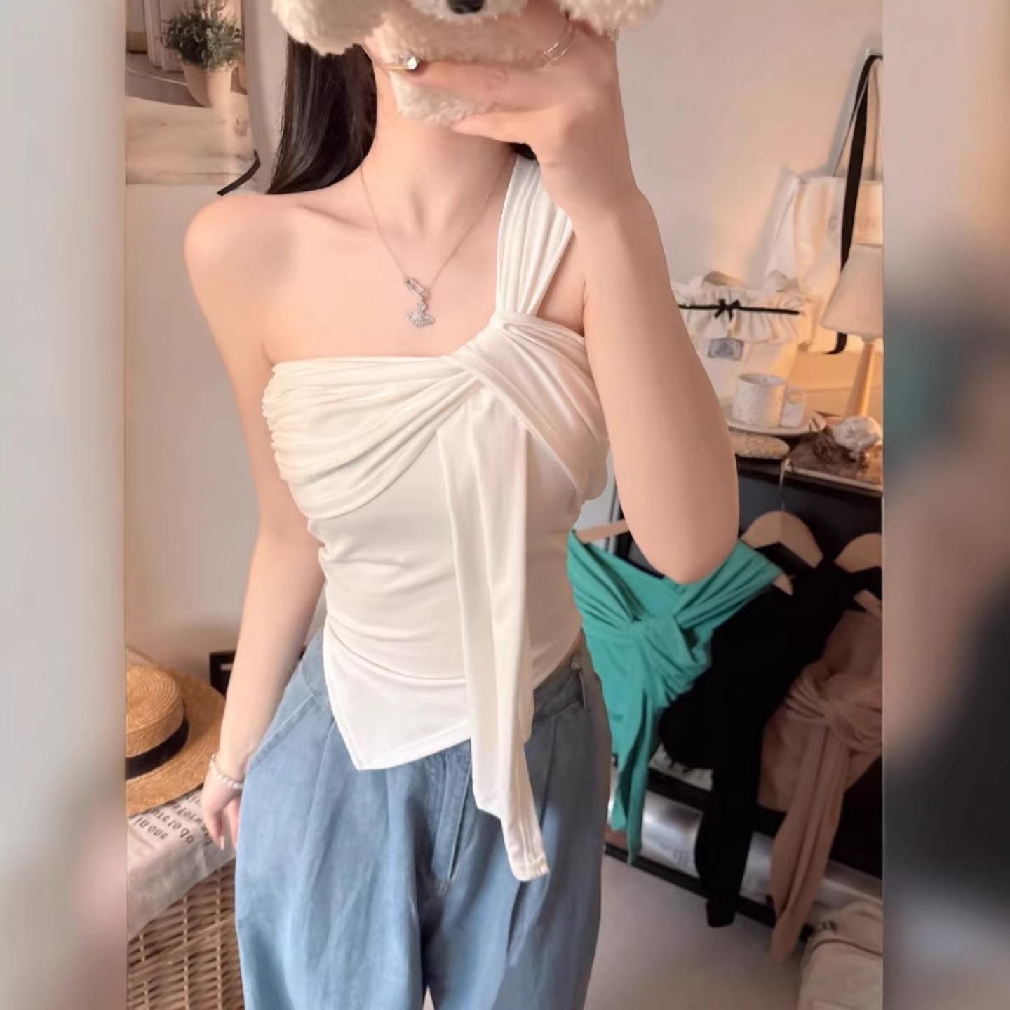 Chic Off-Shoulder Bandeau Tank Top - Slim Fit & Sexy for Women, Spring/Summer Fashion Small
Chic Off-Shoulder Bandeau Tank Top - Slim Fit & Sexy for Women, Spring/Summer Fashion Small