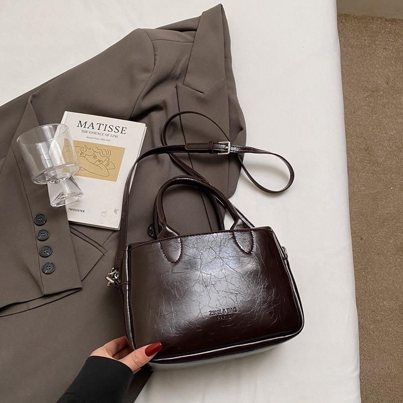 Сумка-боулинг премиум-текстуры женская 2025 лето ретро мода универсальная сумка через плечо сумка-мессенджер для поездок на работу 23*9*16
Сумка-боулинг премиум-текстуры женская 2025 лето ретро мода универсальная сумка через плечо сумка-мессенджер для поездок на работу 23*9*16