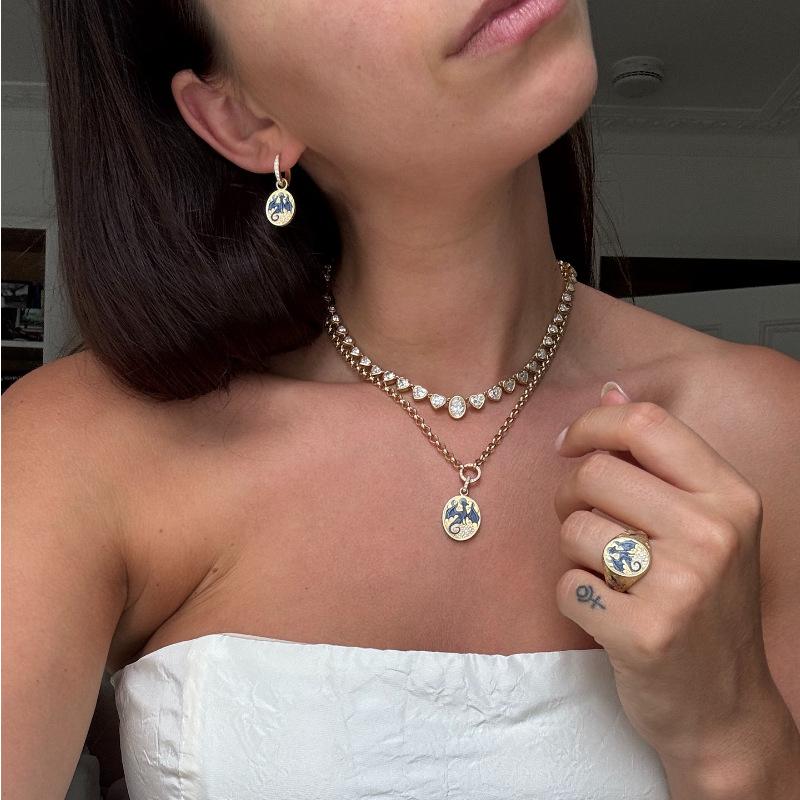 Personalized Craftsmanship Oil Drop Shengong Leopard Pendant Fashionable Simple Collarbone Chain Electroplating Gold Color Retention
Personalized Craftsmanship Oil Drop Shengong Leopard Pendant Fashionable Simple Collarbone Chain Electroplating Gold Color Retention