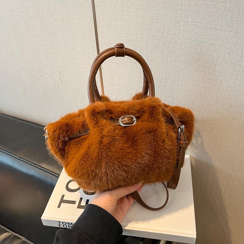 Winter Fluffy Simple Versatile Crossbody Bag Women Fashi Handle Bags Textured Casual Style Shoulder Commuting Bag Cute Small коричневый
Winter Fluffy Simple Versatile Crossbody Bag Women Fashi Handle Bags Textured Casual Style Shoulder Commuting Bag Cute Small коричневый