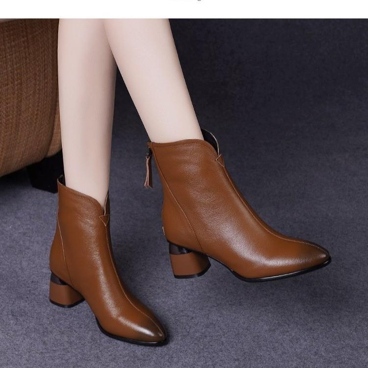 New Fashion Plush Pointed Thick Heel Back Zipper Short Boots for Women
New Fashion Plush Pointed Thick Heel Back Zipper Short Boots for Women