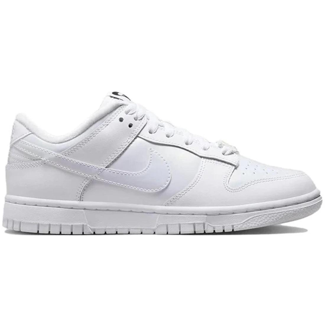 Кроссовки Nike Dunk Low SE Just Do It Белые Переливающиеся (Женский)(FD8683-100) 35.5
Кроссовки Nike Dunk Low SE Just Do It Белые Переливающиеся (Женский)(FD8683-100) 35.5