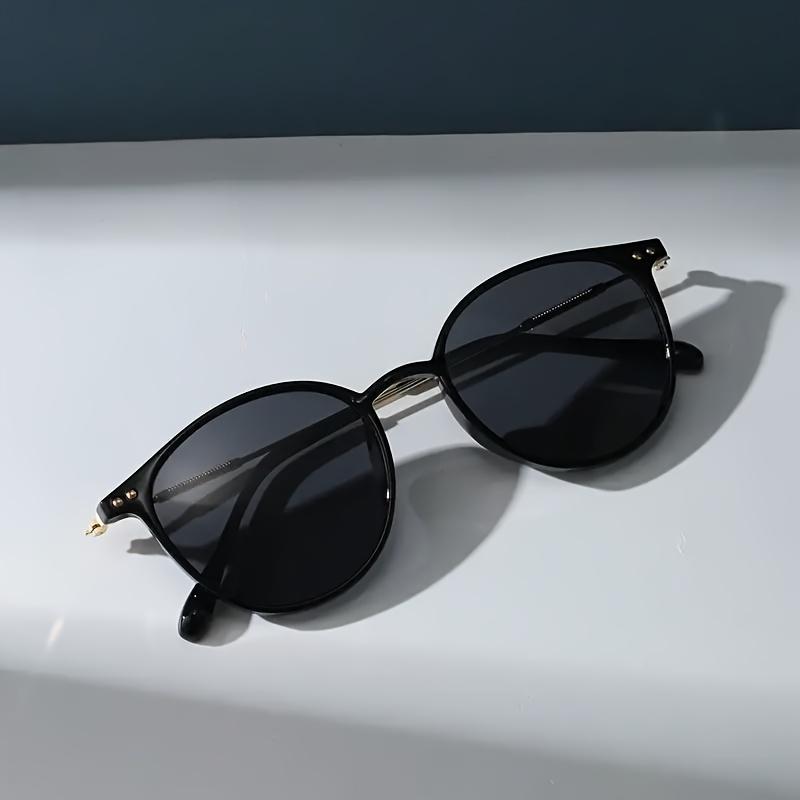 A Lightweight Fashionable Pair of Glasses for Men Lenses, And Hinges, Suitable for Everyday Casual Wear. High-end femininity черный серый
A Lightweight Fashionable Pair of Glasses for Men Lenses, And Hinges, Suitable for Everyday Casual Wear. High-end femininity черный серый