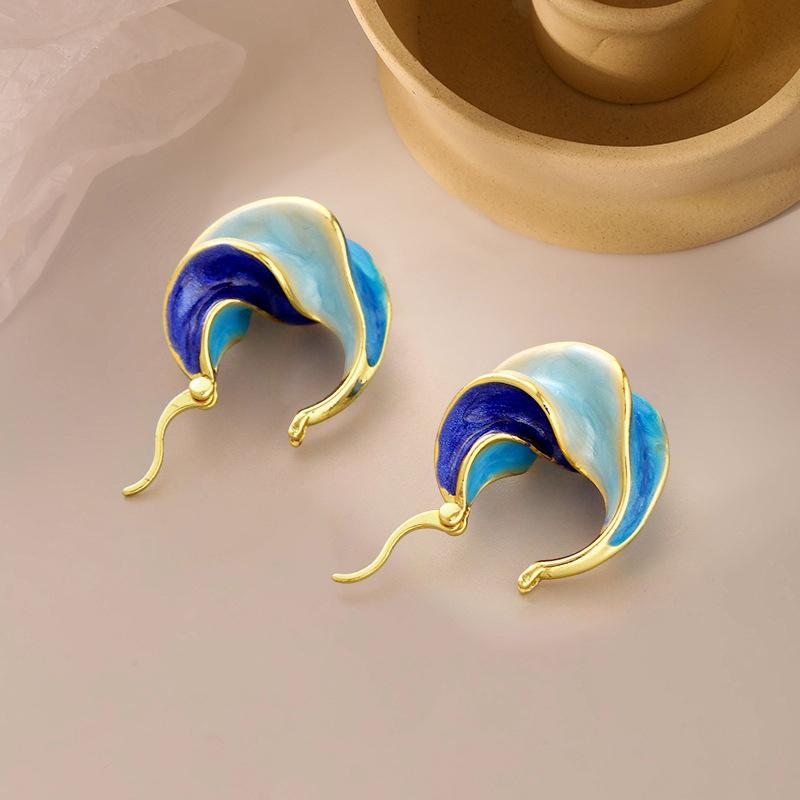 Huitan Gentle Women Hoop Earrings Wave Design Elegant Lady Party Enamel Metal Accessories Aesthetic Trendy Wedding Zircon Gift
Huitan Gentle Women Hoop Earrings Wave Design Elegant Lady Party Enamel Metal Accessories Aesthetic Trendy Wedding Zircon Gift