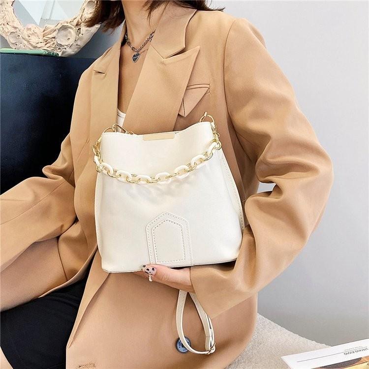 New 2023 Women s Simple Bucket Bag Soft Medium Size Perfect For Everyday Fashion OffWhite
New 2023 Women s Simple Bucket Bag Soft Medium Size Perfect For Everyday Fashion OffWhite