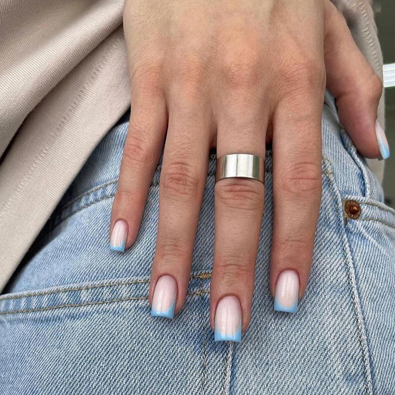 European & American Minimalist Blue French Nail Art: Removable, Wearable, Sweet & Gentle Style for a Pure Desire.
European & American Minimalist Blue French Nail Art: Removable, Wearable, Sweet & Gentle Style for a Pure Desire.