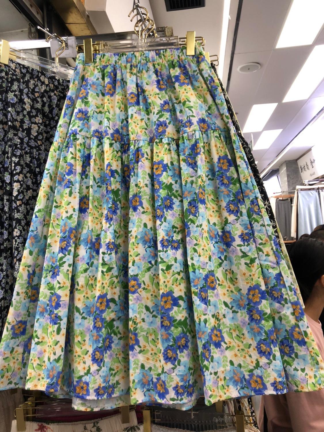 Юбка с рисунком в виде пасторальных роз, литературный цветочный принт, юбка средней и длинной длины, эластичная юбка с высокой талией, сращивание, большой маятниковый зонт one size fits all
Юбка с рисунком в виде пасторальных роз, литературный цветочный принт, юбка средней и длинной длины, эластичная юбка с высокой талией, сращивание, большой маятниковый зонт one size fits all