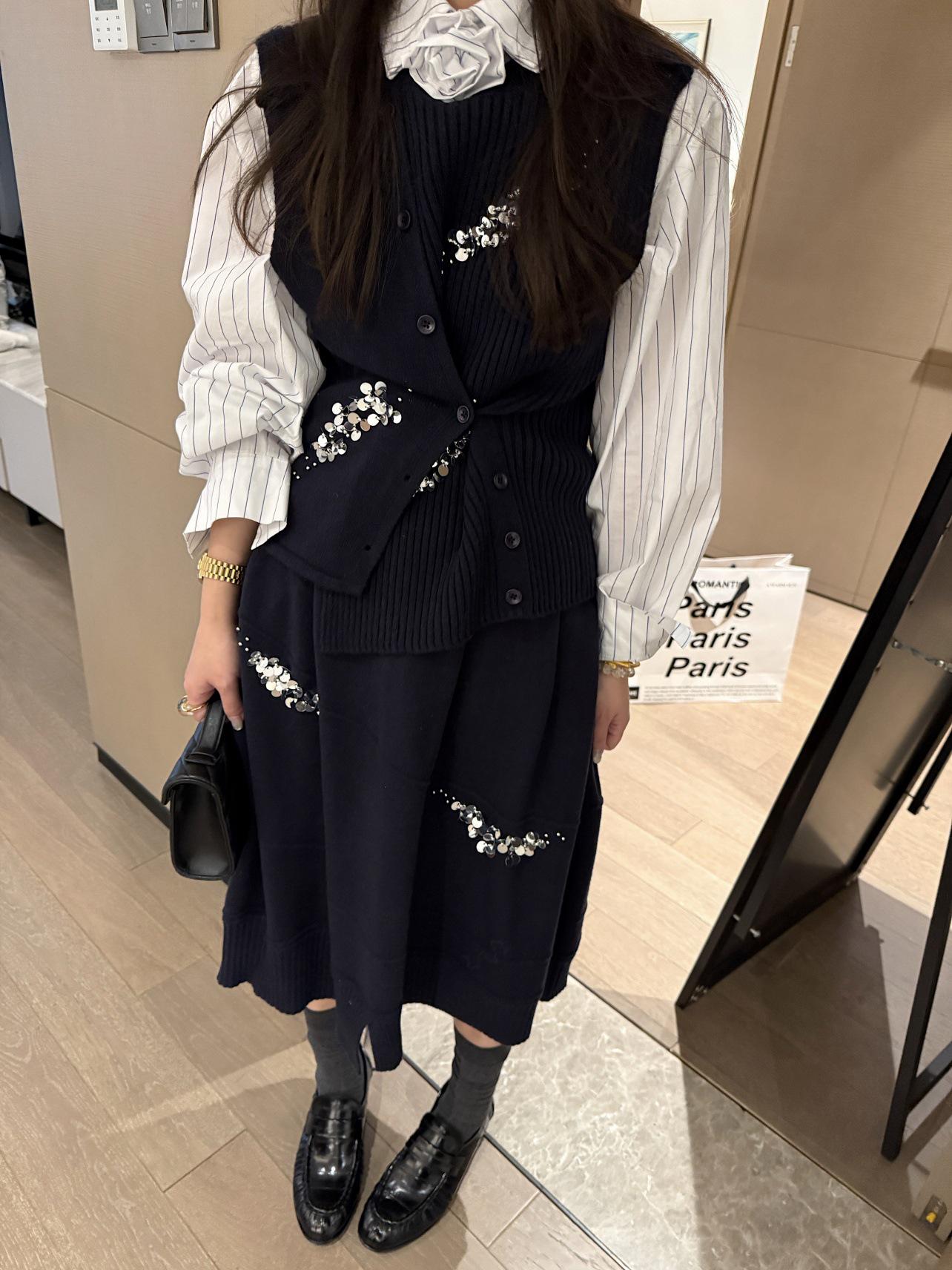 Women s 2026 Spring Beaded Knit Sequin Two-Piece Set: Vest & Half Skirt One Size темно-синього кольору
Women s 2026 Spring Beaded Knit Sequin Two-Piece Set: Vest & Half Skirt One Size темно-синього кольору