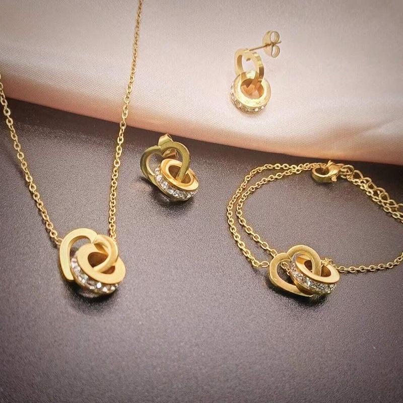 Elegant Heart Bracelet & Earrings Set with Micro-inlaid Diamonds - Trendy and Versatile Design
Elegant Heart Bracelet & Earrings Set with Micro-inlaid Diamonds - Trendy and Versatile Design