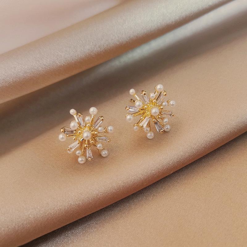 925 Sterling Silver Fireworks Zircon Pearl Stud Earrings - Celebrity-Inspired Crystal Snowflake Design
925 Sterling Silver Fireworks Zircon Pearl Stud Earrings - Celebrity-Inspired Crystal Snowflake Design
