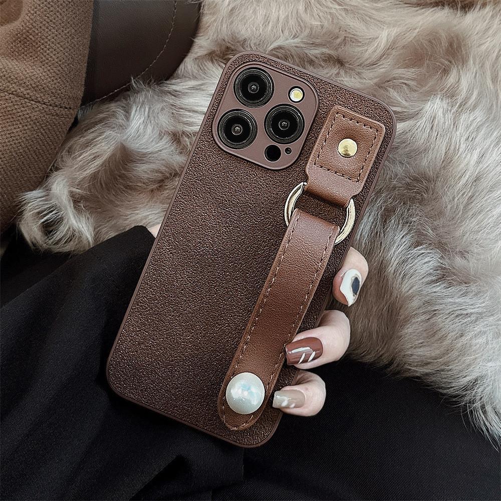 Прикраса браслета iPhone15 14 Шкіряний чохол для телефону сумісний і підходить для 13/12/11promax/xsmax/xr 7/8plus 11
Прикраса браслета iPhone15 14 Шкіряний чохол для телефону сумісний і підходить для 13/12/11promax/xsmax/xr 7/8plus 11