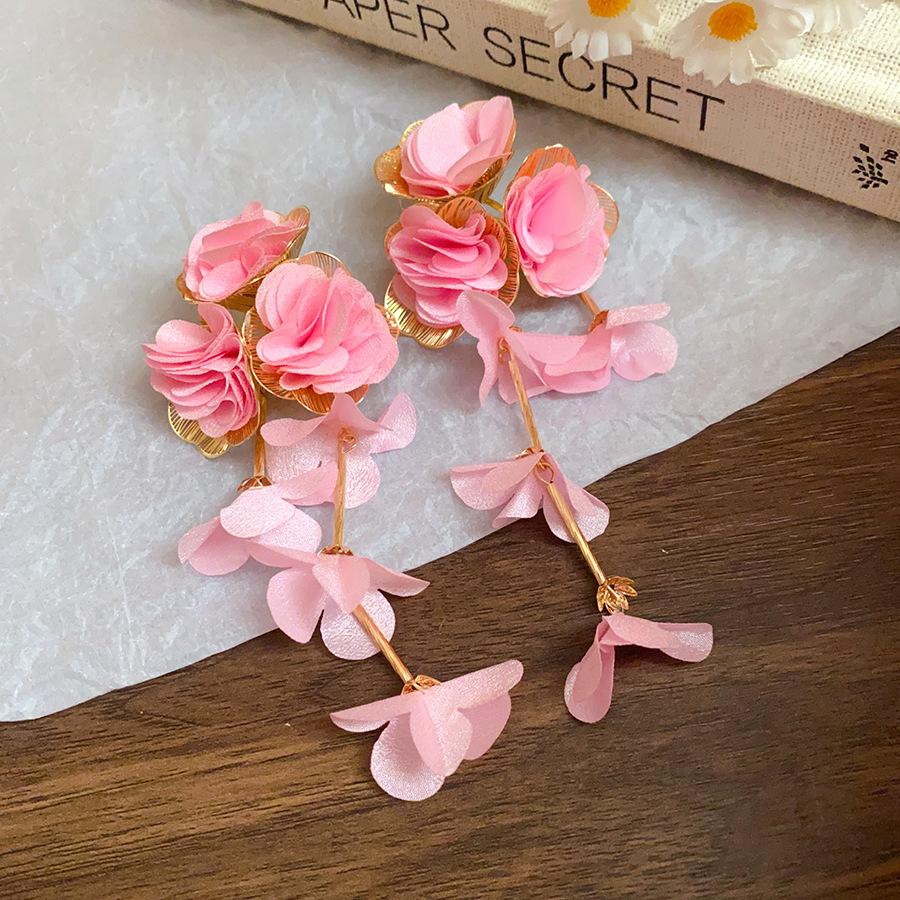 Steel needle chiffon flower fringed earrings summer vacation style fashion earrings exaggerated sweet earrings design sense niche
Steel needle chiffon flower fringed earrings summer vacation style fashion earrings exaggerated sweet earrings design sense niche