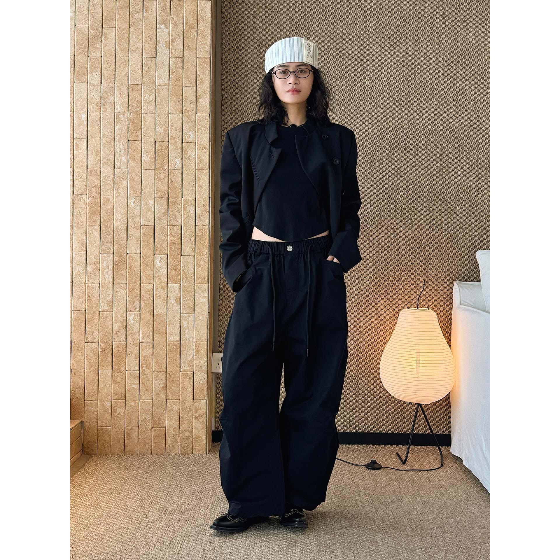Xu Man Women s Spring Retro Workwear Cotton Crop Pants with Elastic Drawstring and Pockets One Size чорний
Xu Man Women s Spring Retro Workwear Cotton Crop Pants with Elastic Drawstring and Pockets One Size чорний