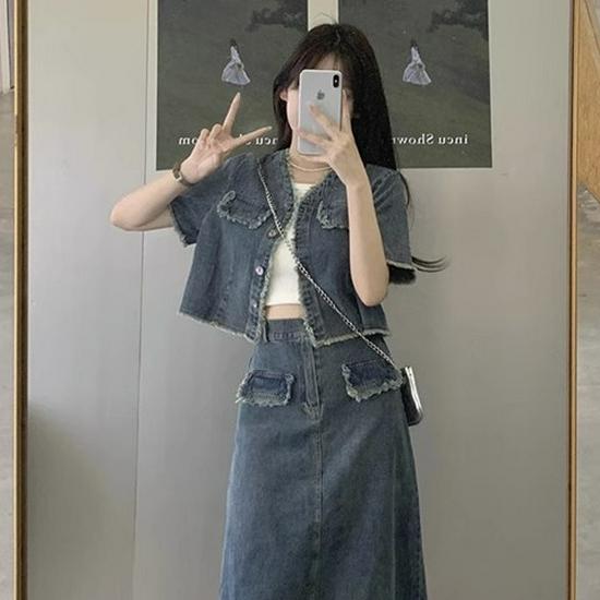 Vintage V-Neck Denim Skirt and Top Set for Women XS (Recommended 70-80 jin)
Vintage V-Neck Denim Skirt and Top Set for Women XS (Recommended 70-80 jin)
