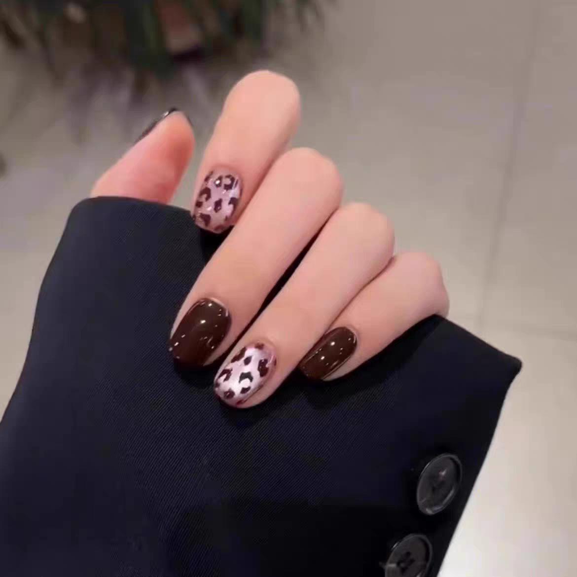 Melanin-Friendly Leopard Print Cat Eye Nails - Autumn/Winter Collection, High-End Whitening, Simple Daily Wear 10 Pieces M (With Toolkit)
Melanin-Friendly Leopard Print Cat Eye Nails - Autumn/Winter Collection, High-End Whitening, Simple Daily Wear 10 Pieces M (With Toolkit)