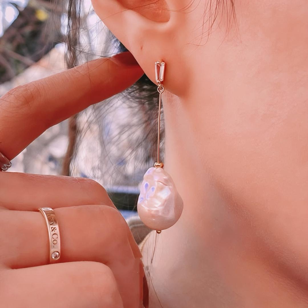 Cold simple zircon inlaid stud earrings silver needle natural freshwater baroque irregular pearl fishtail earrings Silver needle
Cold simple zircon inlaid stud earrings silver needle natural freshwater baroque irregular pearl fishtail earrings Silver needle