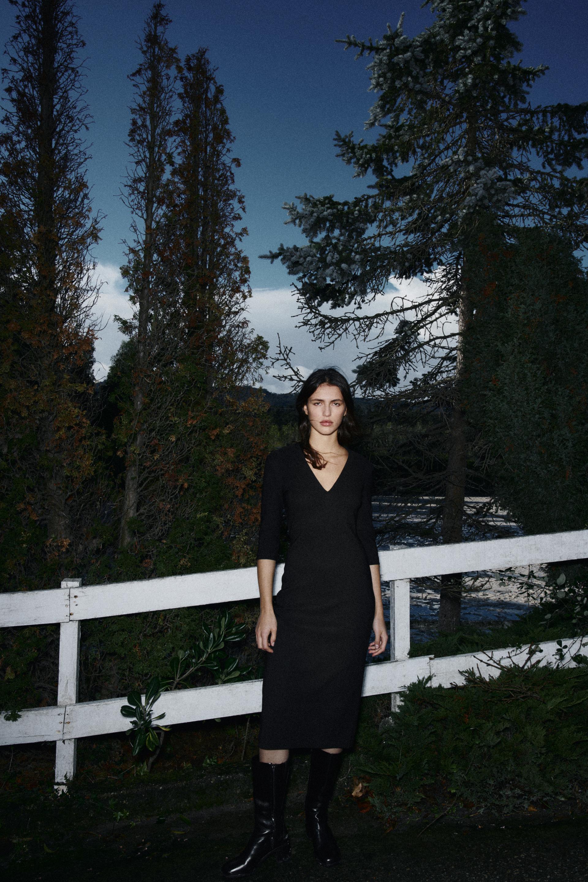 CREPE MIDI DRESS 
CREPE MIDI DRESS