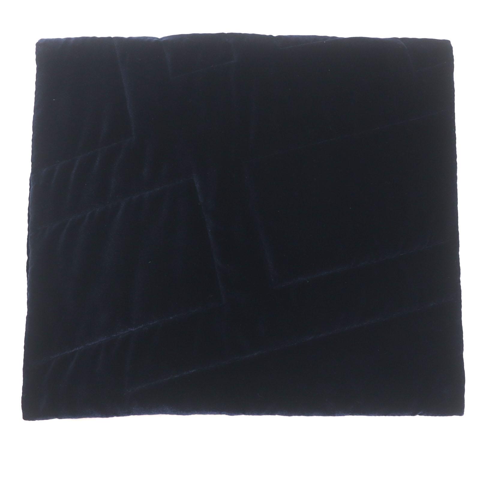 Excellent HERMES shawl Velour logo quilted padded large scarf blanket Navy silk mens Used
Excellent HERMES shawl Velour logo quilted padded large scarf blanket Navy silk mens Used