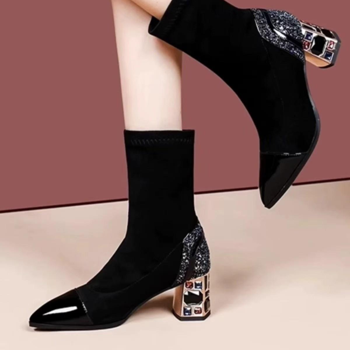 Korean version of black sequined crystal and thin boots 2025 autumn and winter pointed thick heel elastic socks boots sleeve short boots 35
Korean version of black sequined crystal and thin boots 2025 autumn and winter pointed thick heel elastic socks boots sleeve short boots 35