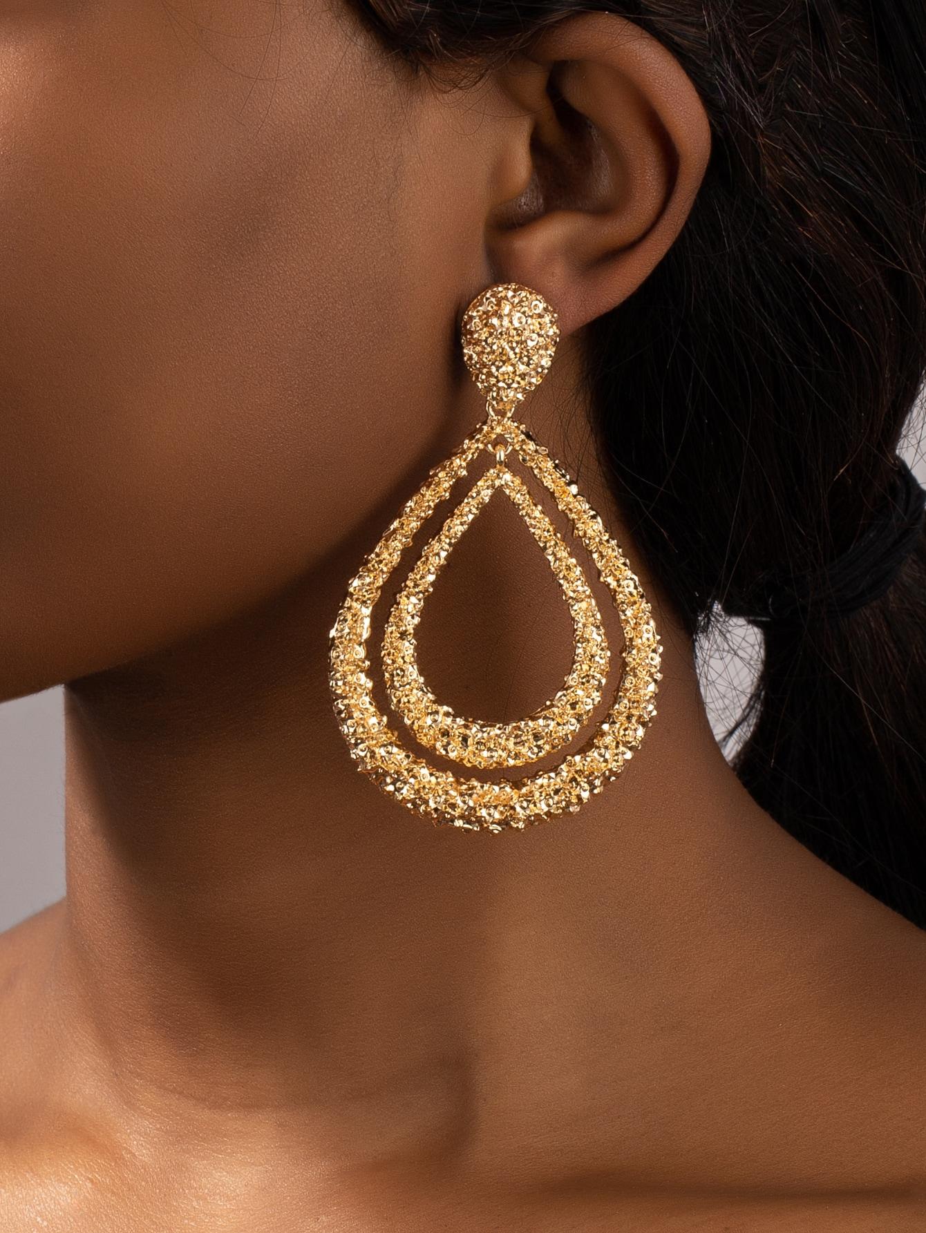 Exaggerated earrings European and American personality design earrings for women temperament double-layer teardrop-shaped atmospheric earrings
Exaggerated earrings European and American personality design earrings for women temperament double-layer teardrop-shaped atmospheric earrings