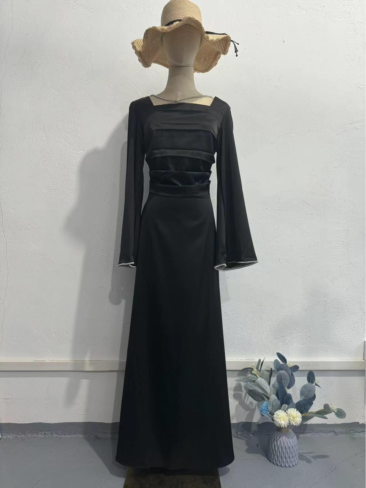 Осень 2024 Облегающее атласное бандажное платье с длинным рукавом и стразами для женщин Extra Extra Large чёрный
Осень 2024 Облегающее атласное бандажное платье с длинным рукавом и стразами для женщин Extra Extra Large чёрный