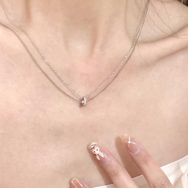 Минималистичное двухслойное колье-чокер с кругами для женщин – Стильное украшение-цепочка на ключицу 
Минималистичное двухслойное колье-чокер с кругами для женщин – Стильное украшение-цепочка на ключицу