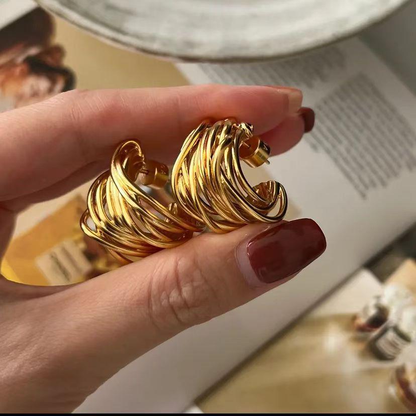 C-Shaped Wrap-Around Circle Alloy Stud Earrings - European and American Heavy Industry Design
C-Shaped Wrap-Around Circle Alloy Stud Earrings - European and American Heavy Industry Design