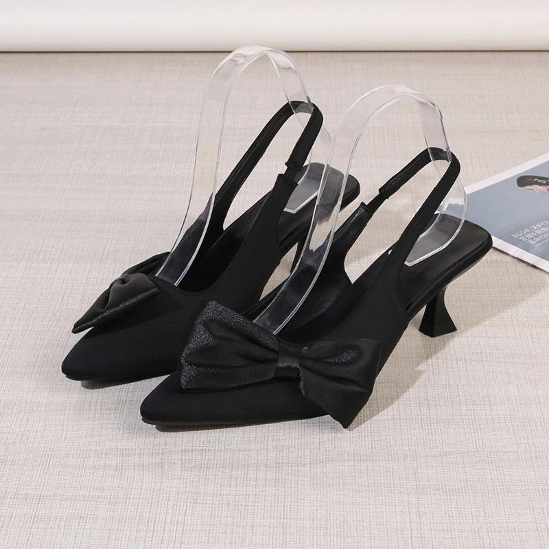 2024 new foreign trade pointed bag head rear empty European and American large size solid color bow hollow women s high-heeled sandals 35 чёрный
2024 new foreign trade pointed bag head rear empty European and American large size solid color bow hollow women s high-heeled sandals 35 чёрный