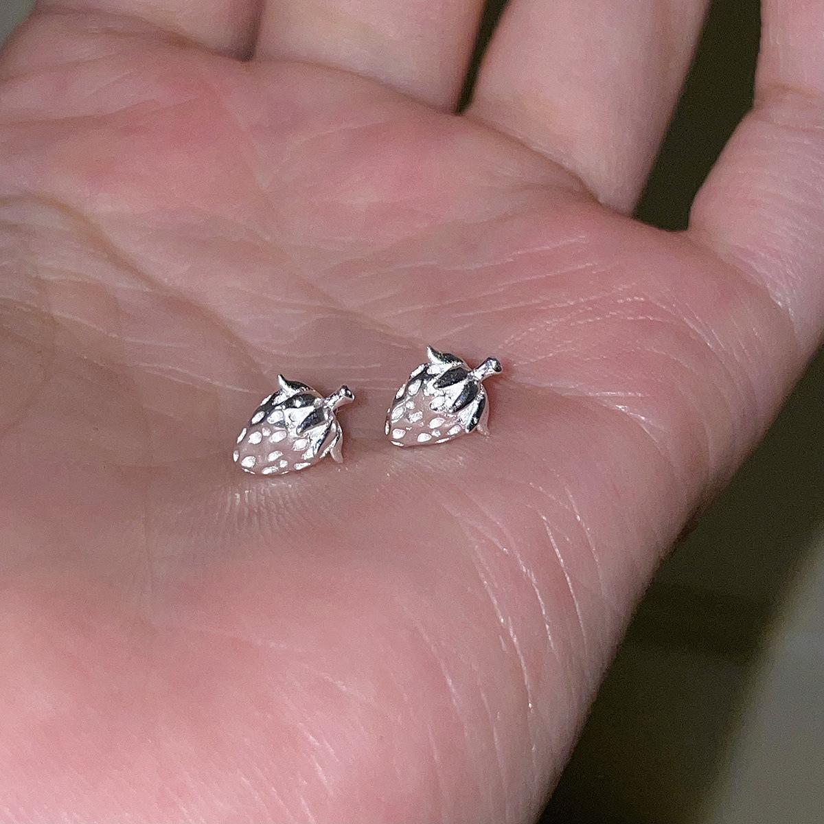 Серьги-гвоздики Love из серебра 925 пробы с цирконами, изысканные, милые, ветряные, травянистые, клубничные, костяные, легкие, роскошные, универсальные серьги 925 silver needle
Серьги-гвоздики Love из серебра 925 пробы с цирконами, изысканные, милые, ветряные, травянистые, клубничные, костяные, легкие, роскошные, универсальные серьги 925 silver needle