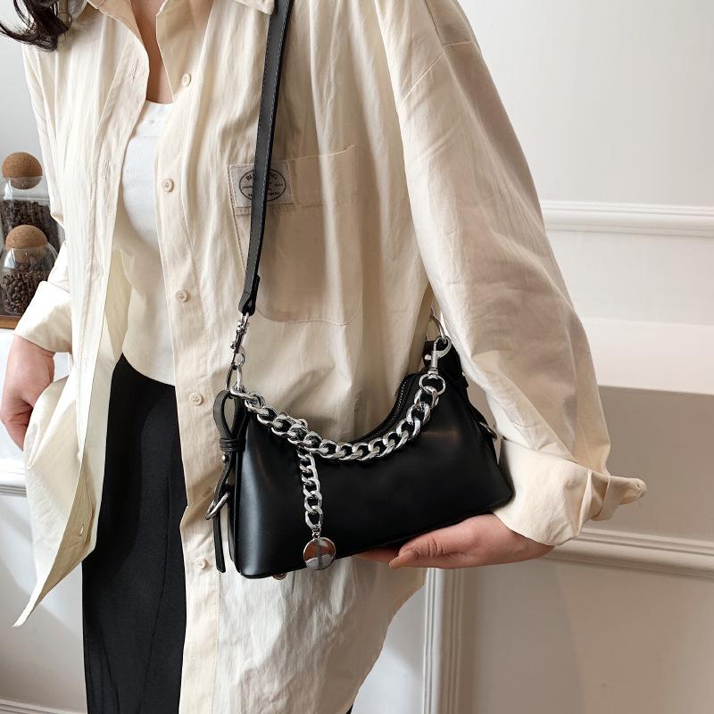 Маленькая сумка высокого класса женская модель 2025 года, популярная текстура в этом году, нишевая сумка через плечо, модная сумка-мессенджер чёрный
Маленькая сумка высокого класса женская модель 2025 года, популярная текстура в этом году, нишевая сумка через плечо, модная сумка-мессенджер чёрный