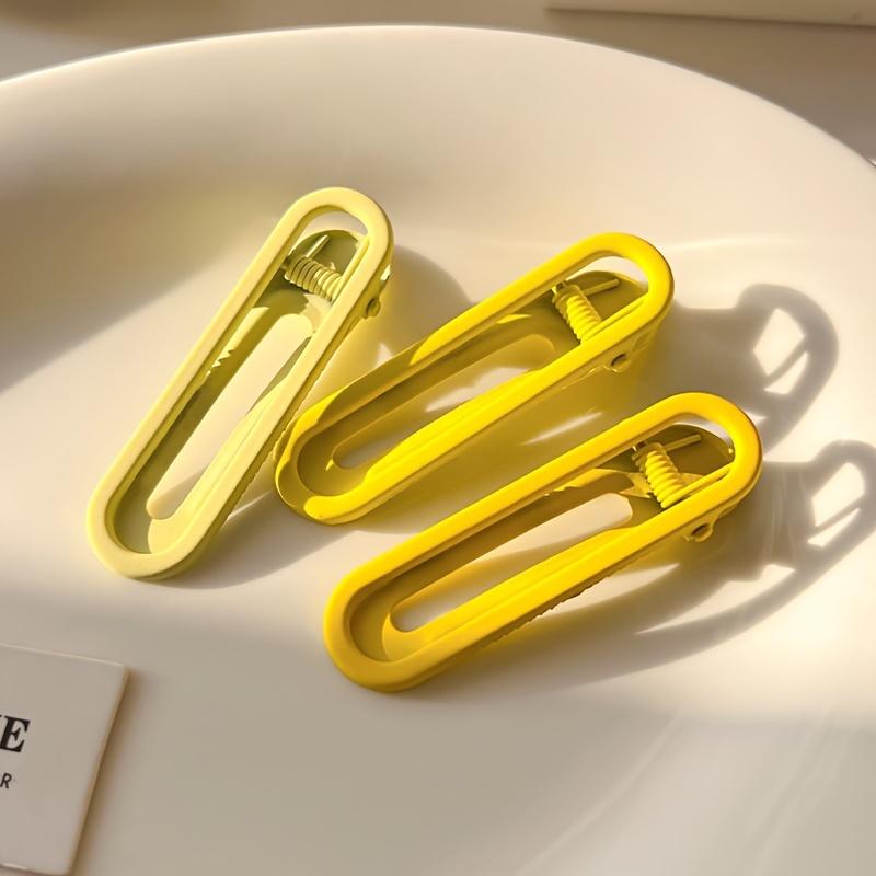 A Set of Three Colorful Duckbill Hair Clips for Women, Perfect for Side Bangs And Small Hair Additions, Popular for Styling Loose Strands
A Set of Three Colorful Duckbill Hair Clips for Women, Perfect for Side Bangs And Small Hair Additions, Popular for Styling Loose Strands
