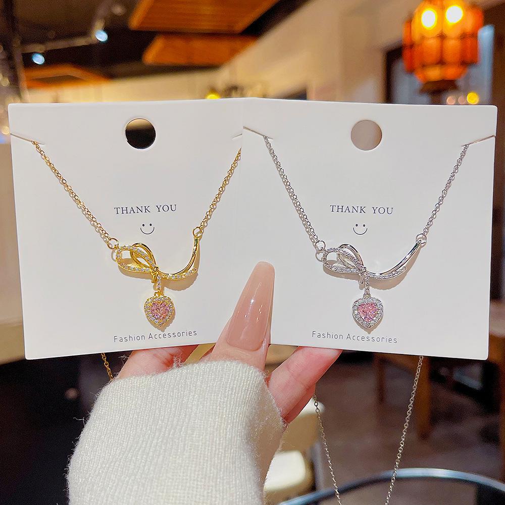 Elegant Heart Titanium Steel Pendant: Summer Luxury Women’s Clavicle Chain 
Elegant Heart Titanium Steel Pendant: Summer Luxury Women’s Clavicle Chain