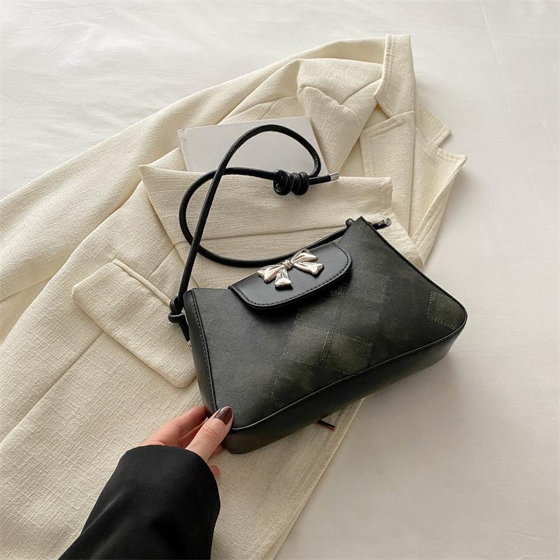 Нишевая дизайнерская сумка с высокой стоимостью для женщин, новая модная и простая сумка через плечо, корейская версия сумки-полумесяца под мышкой
Нишевая дизайнерская сумка с высокой стоимостью для женщин, новая модная и простая сумка через плечо, корейская версия сумки-полумесяца под мышкой