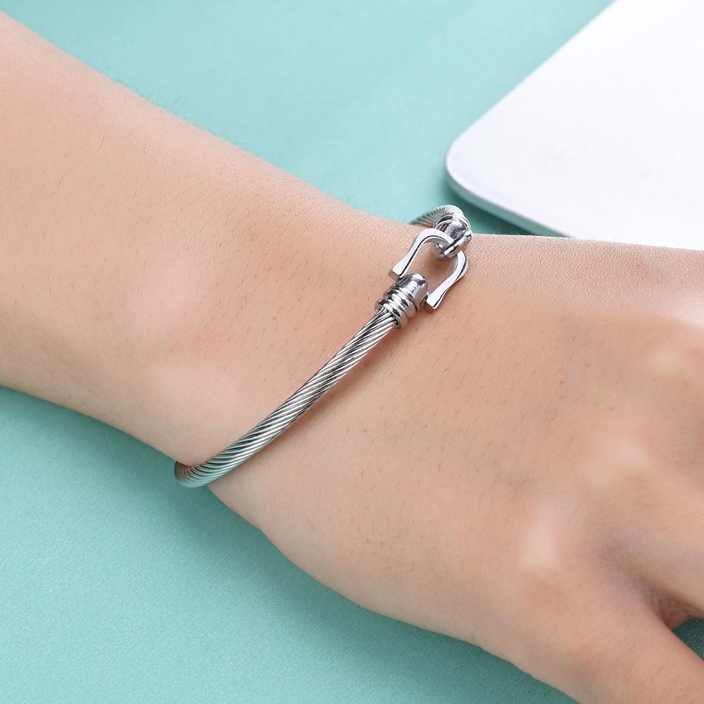 Stainless Steel Open Bracelet Ladies Horseshoe Buckle U-shaped Head Jewelry Couple Titanium Steel Bracelet срібний
Stainless Steel Open Bracelet Ladies Horseshoe Buckle U-shaped Head Jewelry Couple Titanium Steel Bracelet срібний