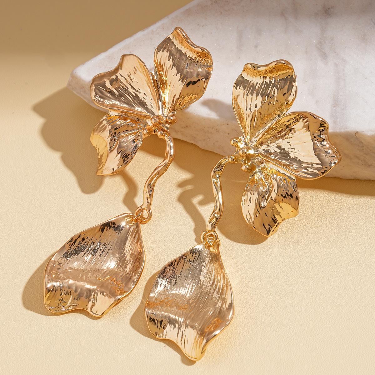DIGADAGU Metal Textured Flower Petal Dangle Earrings New Luxury Elegant Earrings Women Daily Zircon Accessories
DIGADAGU Metal Textured Flower Petal Dangle Earrings New Luxury Elegant Earrings Women Daily Zircon Accessories