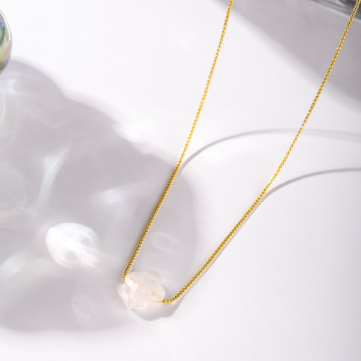 Natural crystal pendant, blue gold white, crystal clover necklace, jewelry
Natural crystal pendant, blue gold white, crystal clover necklace, jewelry