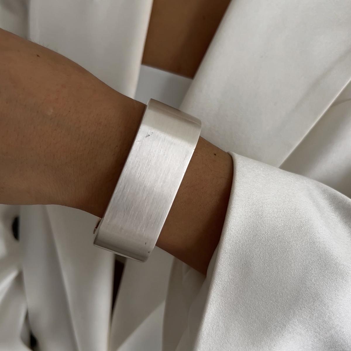 KunJoe Punk Hollow Out Geometric Cuff Spring Bangles for Women Personalized Heavy Metal Chunky Wide Open Bracelet Arm Jewelry
KunJoe Punk Hollow Out Geometric Cuff Spring Bangles for Women Personalized Heavy Metal Chunky Wide Open Bracelet Arm Jewelry
