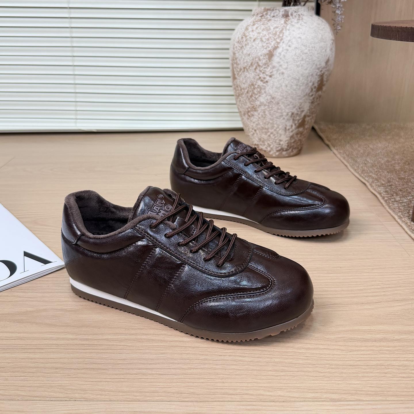 Leather retro velvet shoes women s new winter warm cotton shoes soft sole light casual board shoes 39
Leather retro velvet shoes women s new winter warm cotton shoes soft sole light casual board shoes 39
