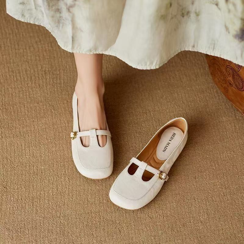 Temperament versatile, soft and comfortable, shallow mouth low heel round head Mary Jane shoes, small leather shoes for daily wear in autumn 35
Temperament versatile, soft and comfortable, shallow mouth low heel round head Mary Jane shoes, small leather shoes for daily wear in autumn 35