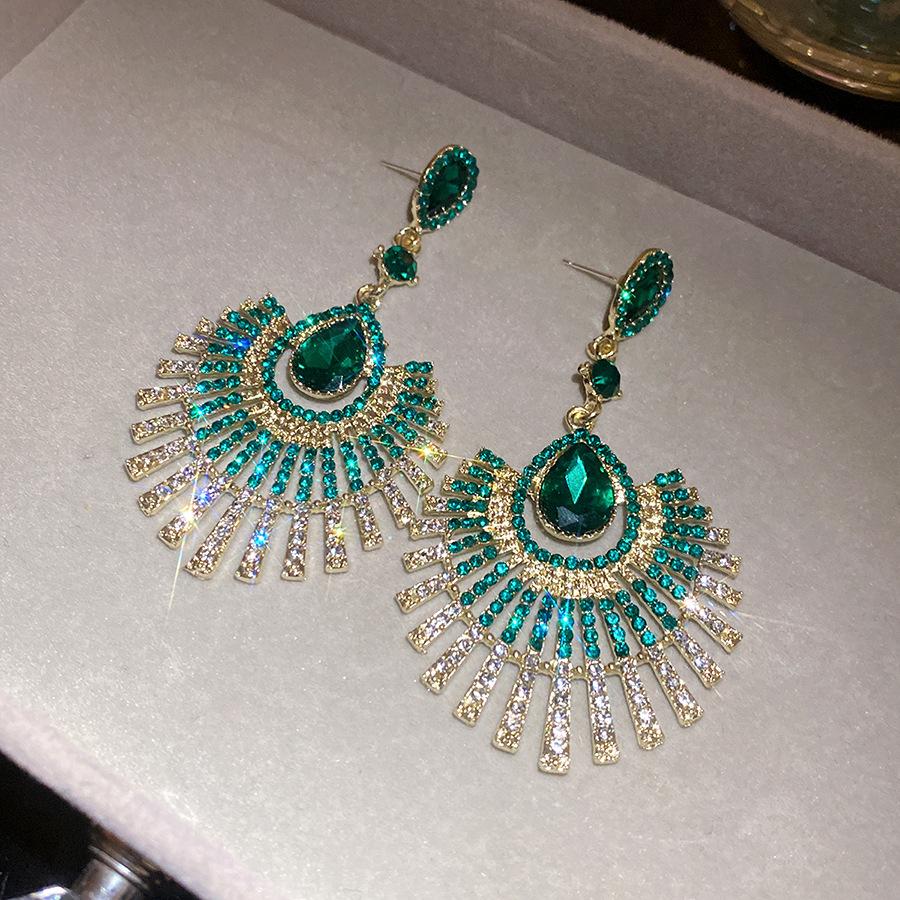 Silver Needle Diamond Droplet Pendant Earrings Ethnic Style Retro Fashion Exquisite Earrings Light Luxury Premium Earrings
Silver Needle Diamond Droplet Pendant Earrings Ethnic Style Retro Fashion Exquisite Earrings Light Luxury Premium Earrings