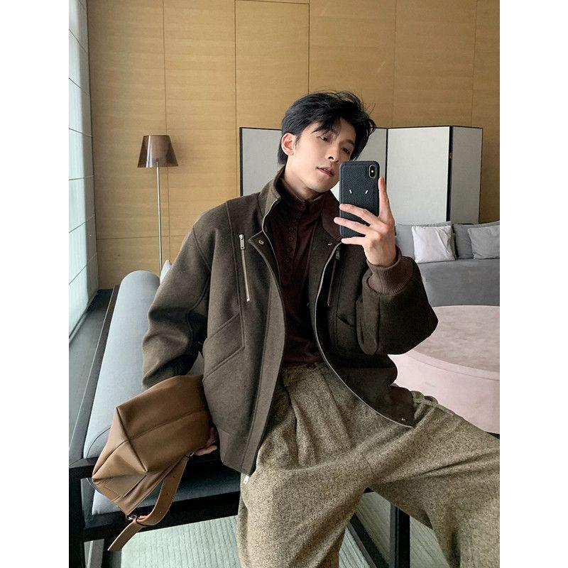 Cleanfit Harrington Men s Woolen Jacket - American High-End Style, Rogue, Handsome, Loose Fit, Stand-up Collar for Spring/Autumn XL кавовий
Cleanfit Harrington Men s Woolen Jacket - American High-End Style, Rogue, Handsome, Loose Fit, Stand-up Collar for Spring/Autumn XL кавовий