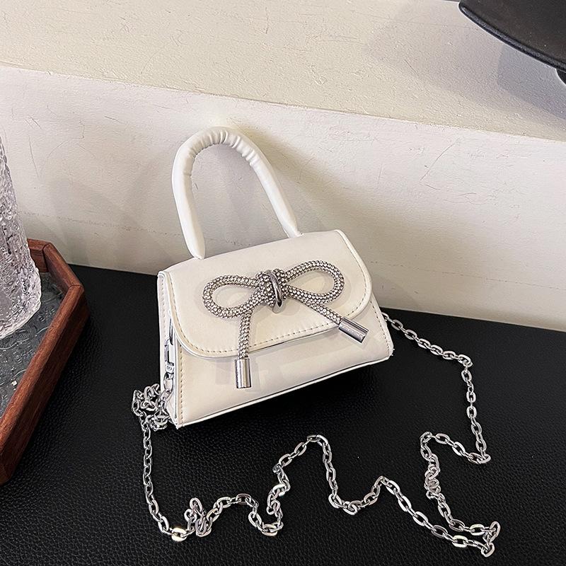 Bow portable small square bag women s new fashion chain shoulder bag bright diamond messenger bag
Bow portable small square bag women s new fashion chain shoulder bag bright diamond messenger bag