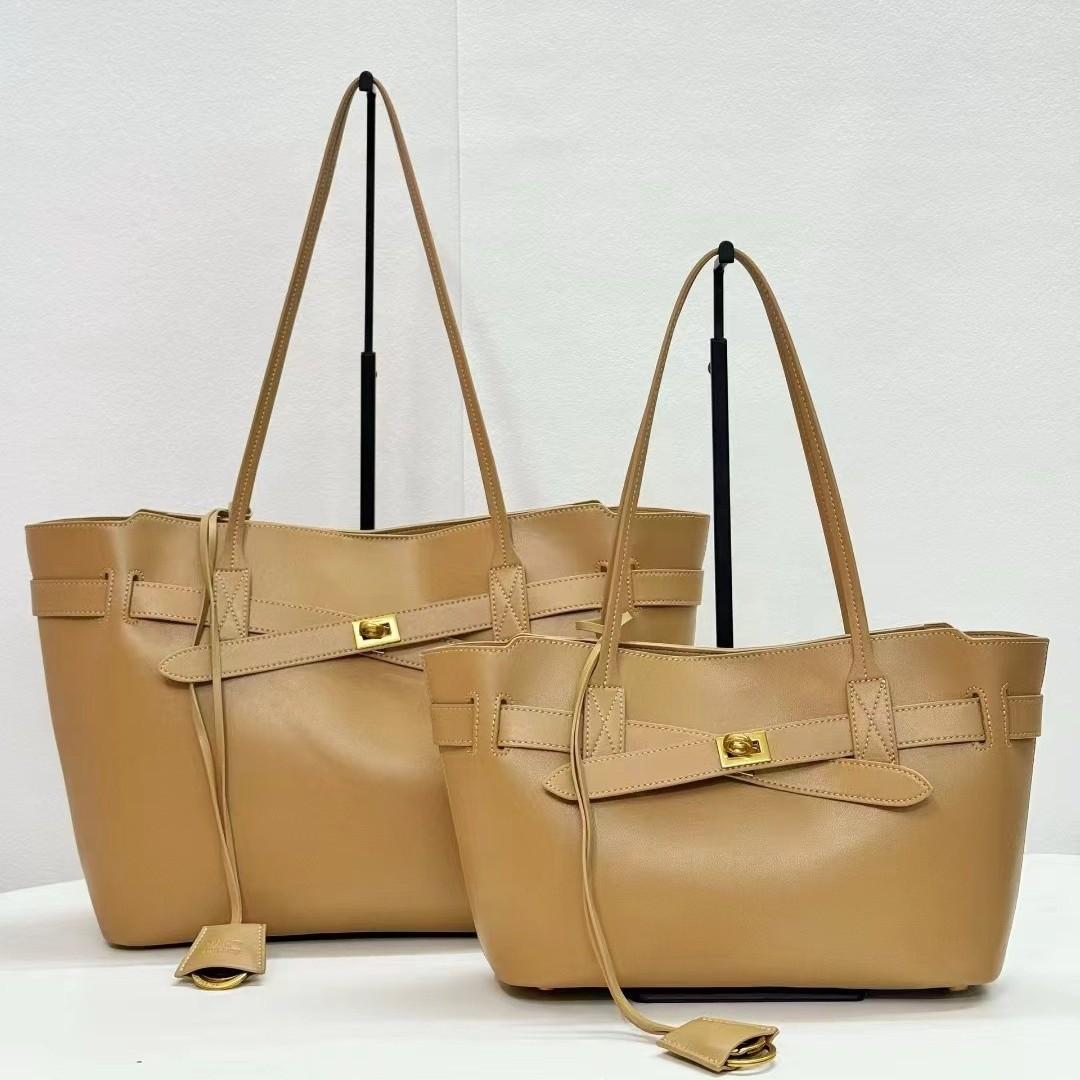 High version bel air new tote bag fashionable fine lock locomotive bag large capacity shoulder armpit bag tide small: 28*8*19cm
High version bel air new tote bag fashionable fine lock locomotive bag large capacity shoulder armpit bag tide small: 28*8*19cm