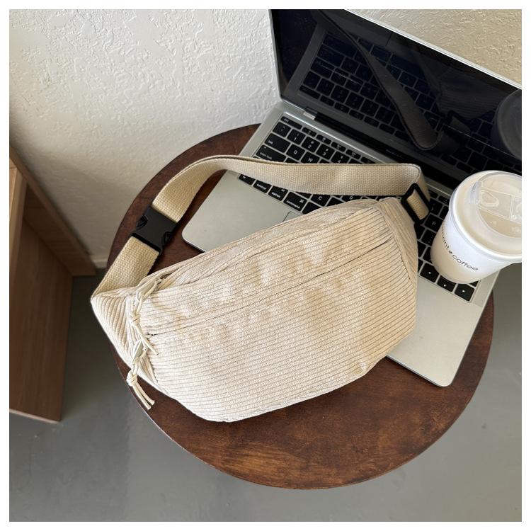 Новый вельветовый тренд простой спортивный стиль простой модный однотонный кулон большая вместимость наплечная сумка нагрудная сумка
Новый вельветовый тренд простой спортивный стиль простой модный однотонный кулон большая вместимость наплечная сумка нагрудная сумка