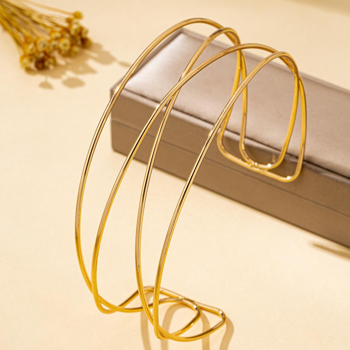 A Women s Necklace with Simple Lines and a Stylish Design, Suitable for Daily Wear and Parties
A Women s Necklace with Simple Lines and a Stylish Design, Suitable for Daily Wear and Parties