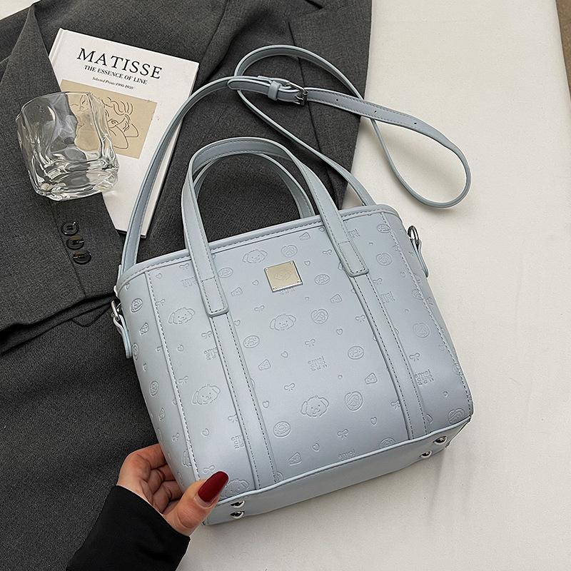 Spring and summer popular niche sweet and cute embossed portable bucket bag Korean version commuter casual versatile messenger bag bag woman
Spring and summer popular niche sweet and cute embossed portable bucket bag Korean version commuter casual versatile messenger bag bag woman